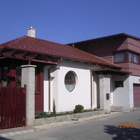 Besenyei Apartman Sárvár 外观 照片