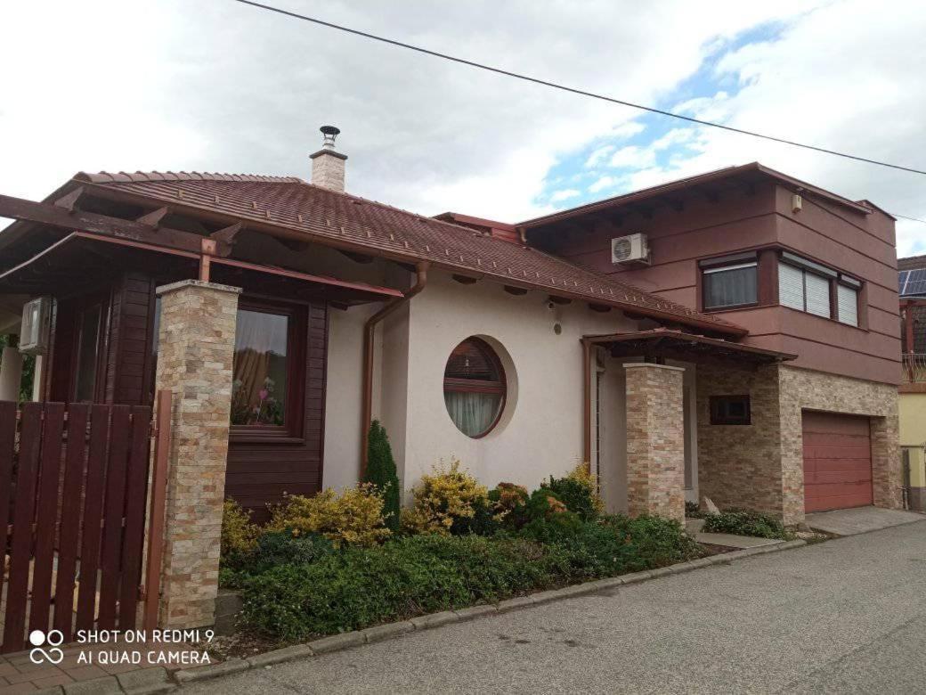 Besenyei Apartman Sárvár 外观 照片