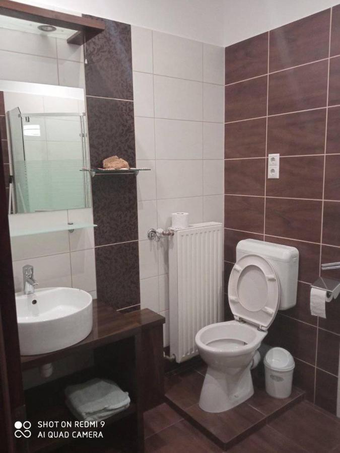 Besenyei Apartman Sárvár 外观 照片