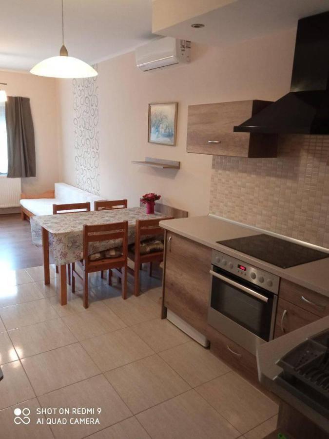 Besenyei Apartman Sárvár 外观 照片