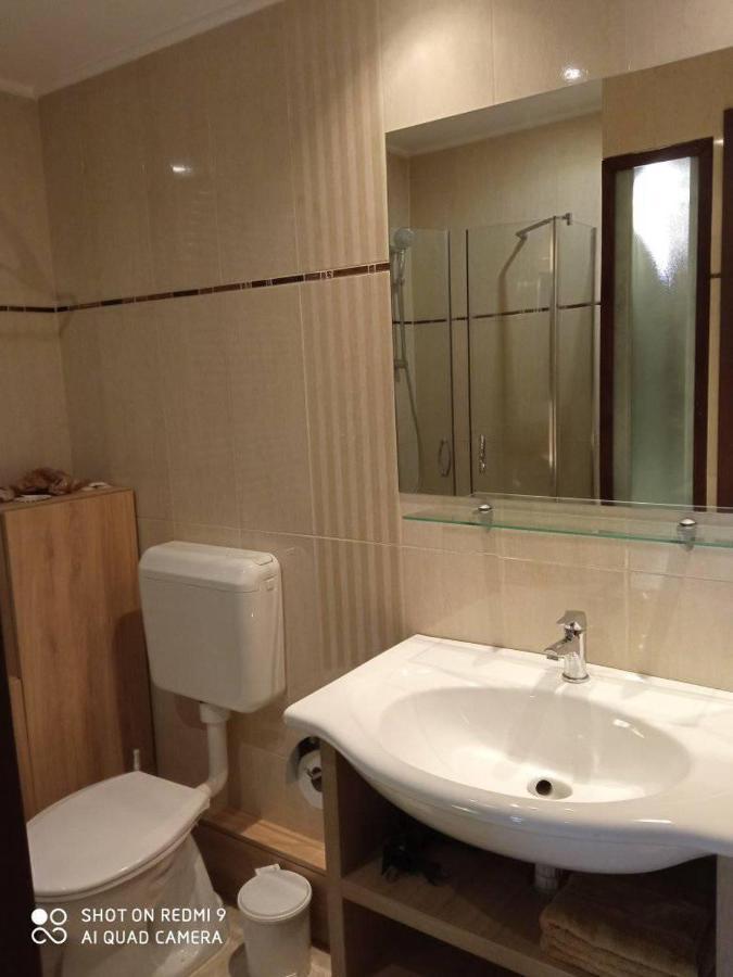 Besenyei Apartman Sárvár 外观 照片