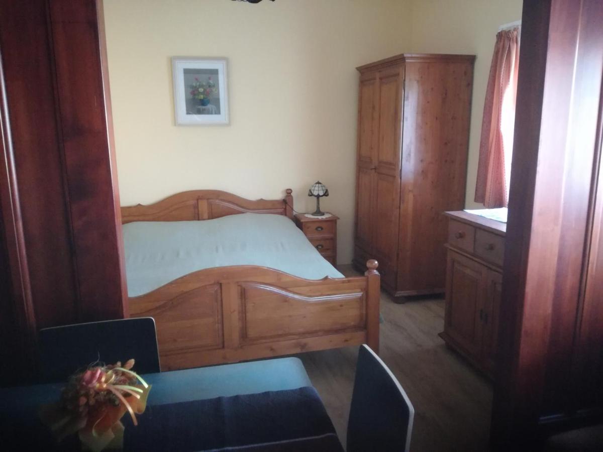 Besenyei Apartman Sárvár 外观 照片